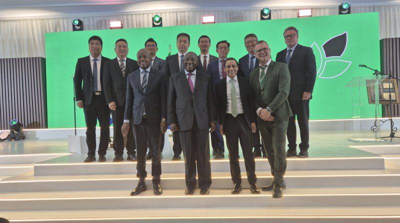 President Cyril Ramaphosa, Ambassador Wu Peng, Mpumalanga Premier Mandla Ndlovu, Seriti Gree CEO Mike Teke